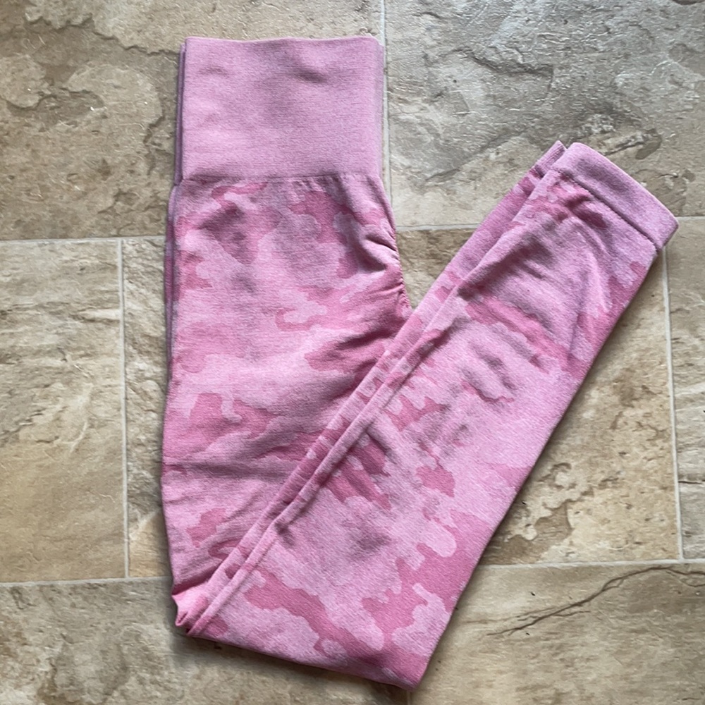 pink camo leggings new! Small